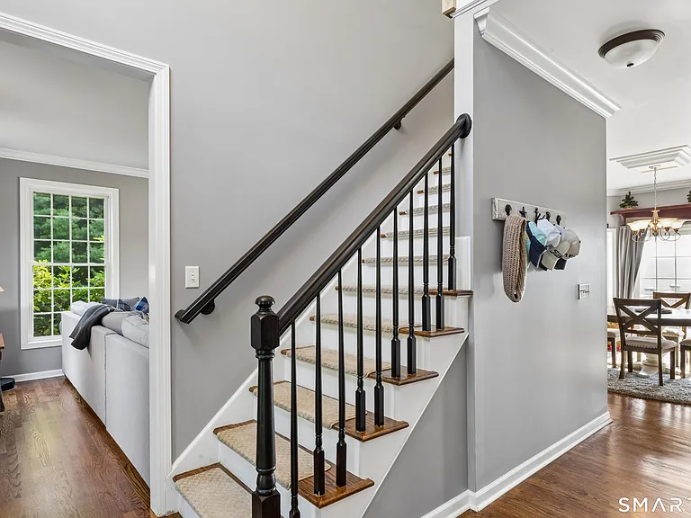 181 Martha Way — Photo 6