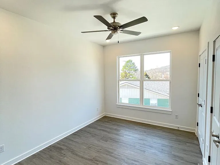 953 S One Mile Rd — Photo 12