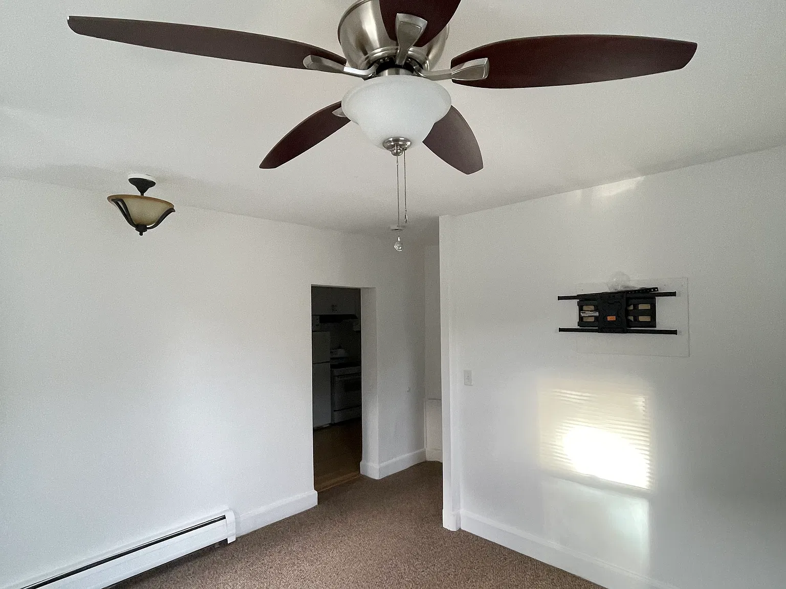 2 bed, 672 sqft, $3,000 — Photo 2