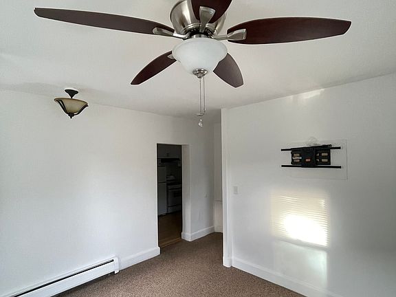 2nd image of 32 Hobby St