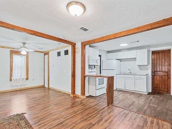 4th image of 225 Aiken St