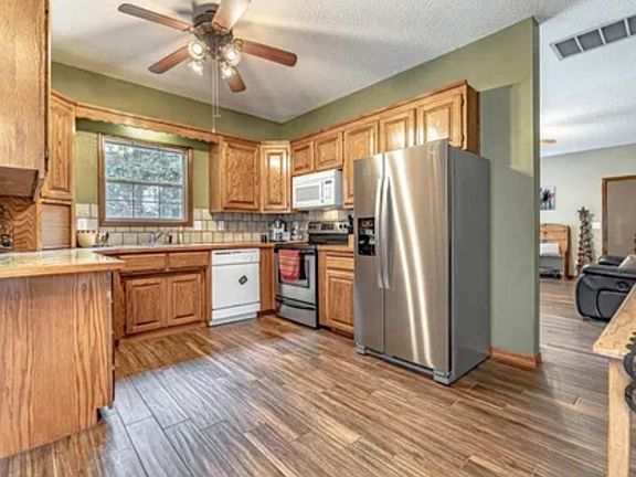 5th image of 1205 W Rolling Oaks Ln