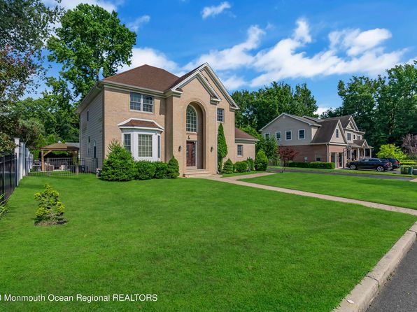 1607 Holbrook St, Oakhurst, NJ 07755