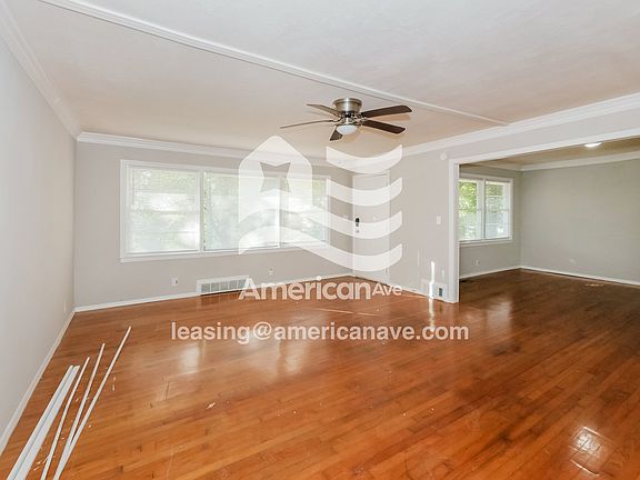 1435173_002_wm_-_living_room_13160770.jpg
