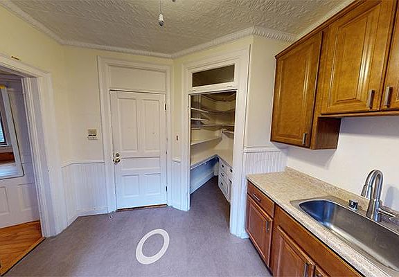 4th image of 1238 E Brady St #5
