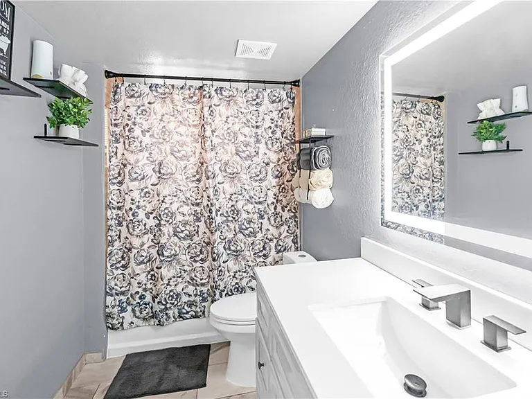 8274 Key Royal Cir #1033 — Photo 16