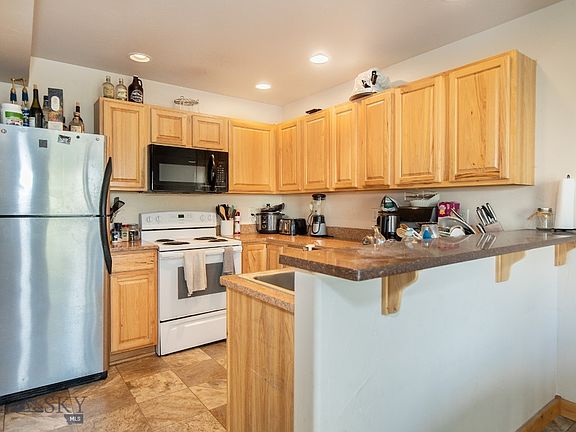 5th image of 3328 W Babcock St APT B