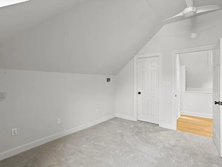 30 Crane Park — Photo 39