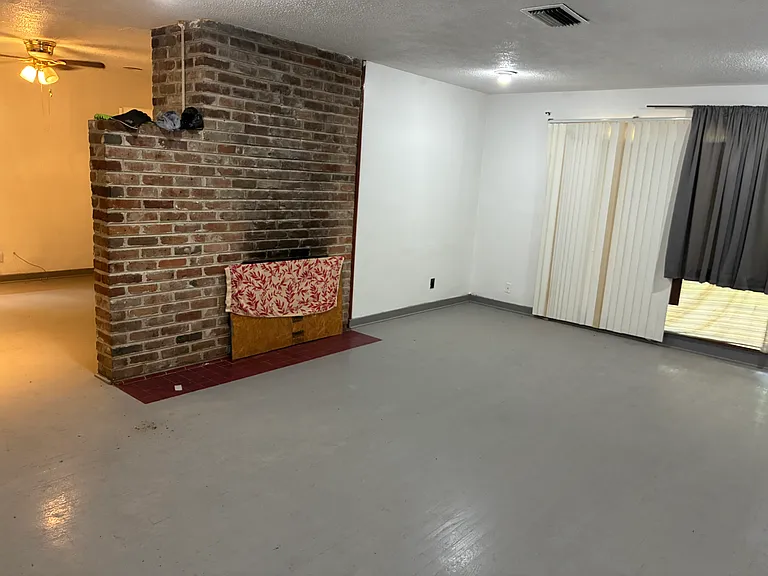 2414 Osage St — Photo 3