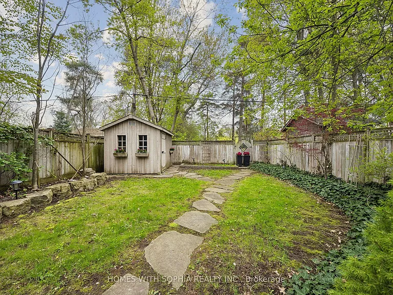 162 Glenvale Blvd — Photo 48