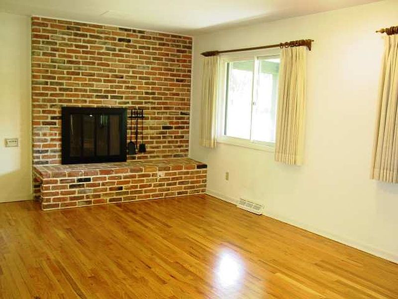 2nd image of 1919 INWOOD Terrace