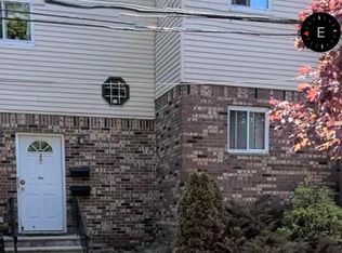 33 Seeley Ln, Staten Island, NY 10308