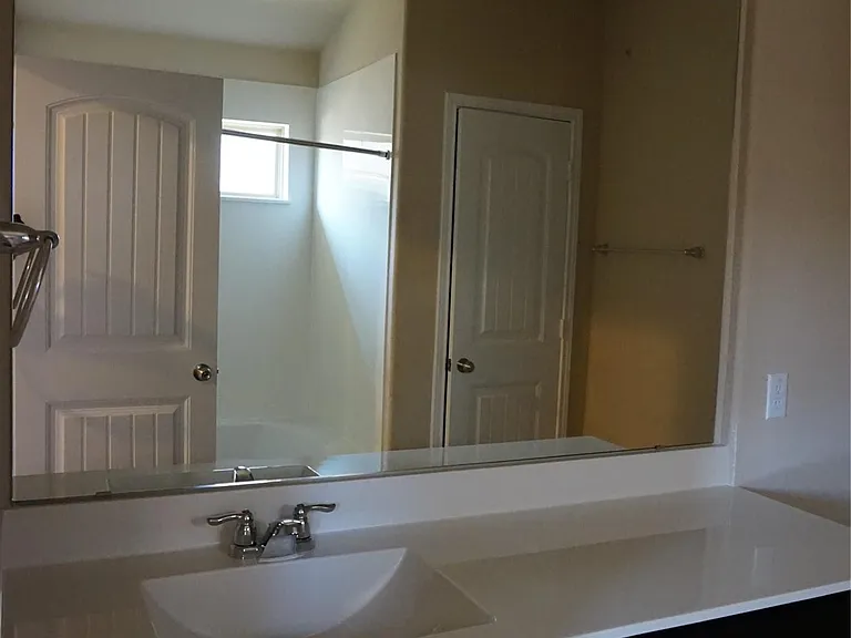 1033 Britt Ln — Photo 8