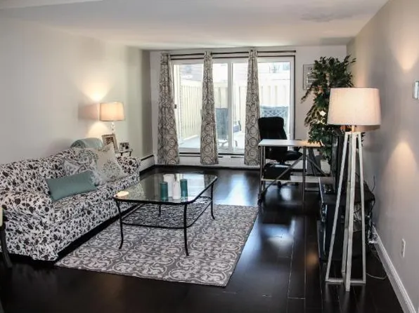 4820 Park Commons Dr APT 122, Saint Louis Park, MN 55416