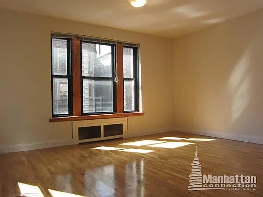 Rented by Manhattan Connection | media 8