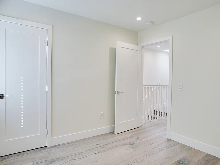 3938 S Victoria Ave — Photo 25