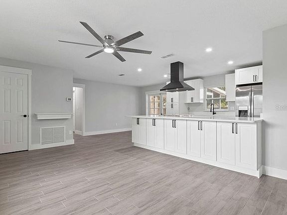 5th image of 5030 N Woodcrest Dr