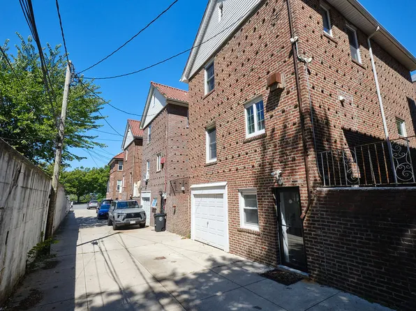 16 Colonial Gardens image 33 of 40