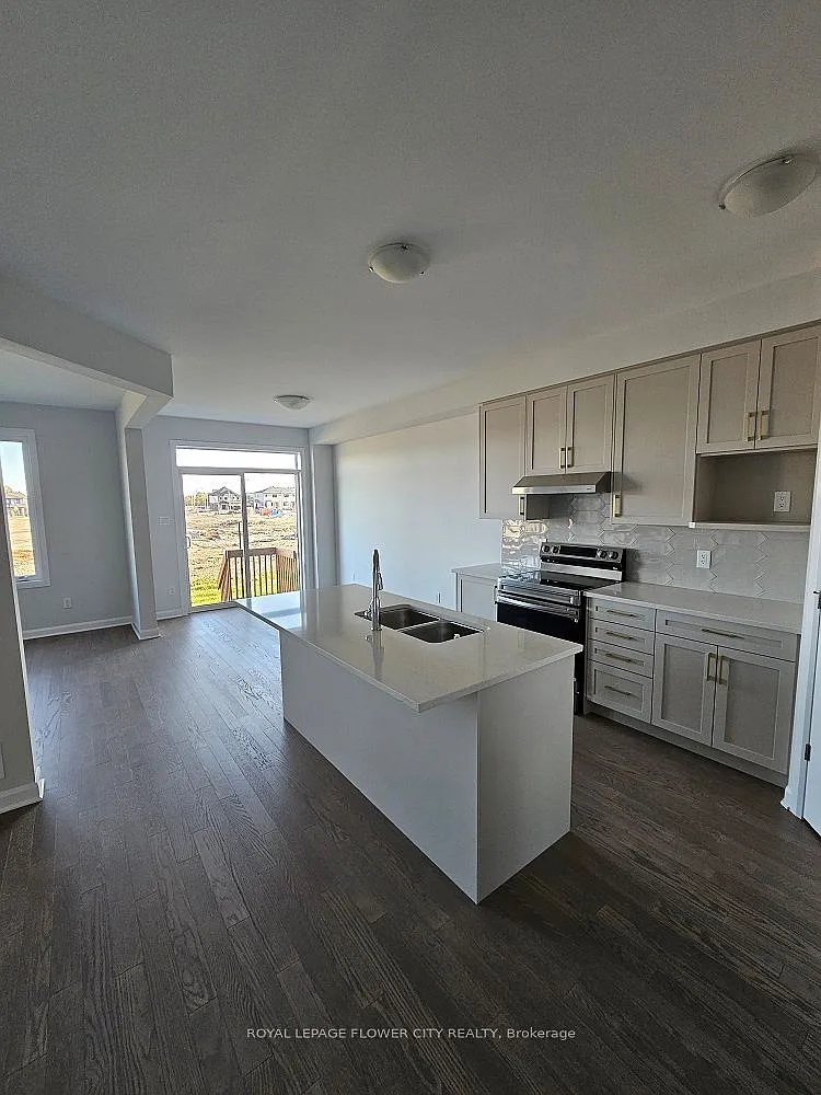 4 bed, $2,800 — Photo 3