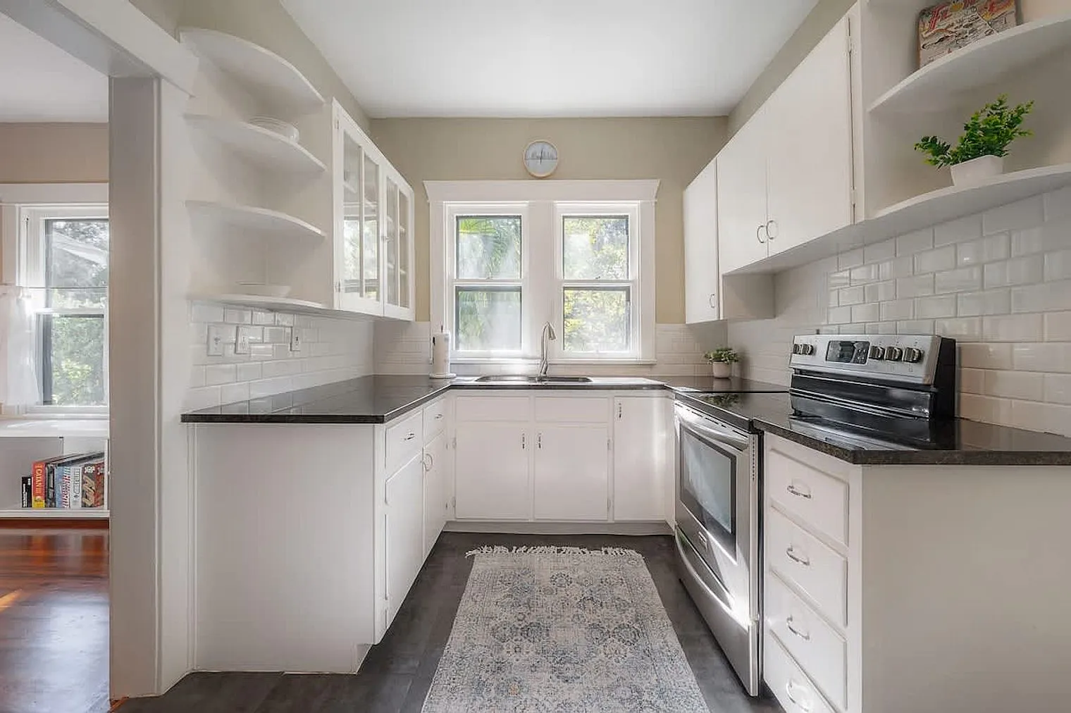 3 bed, 1.0 bath, 1345 sqft, $4,061 — Photo 4