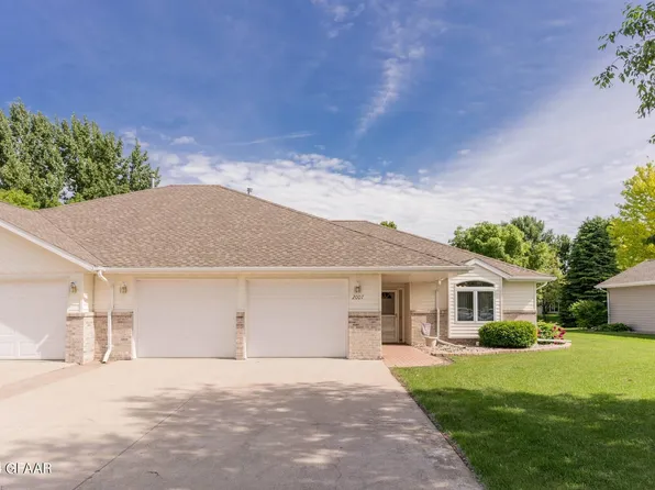 2007 10th St SE, East Grand Forks, MN 56721