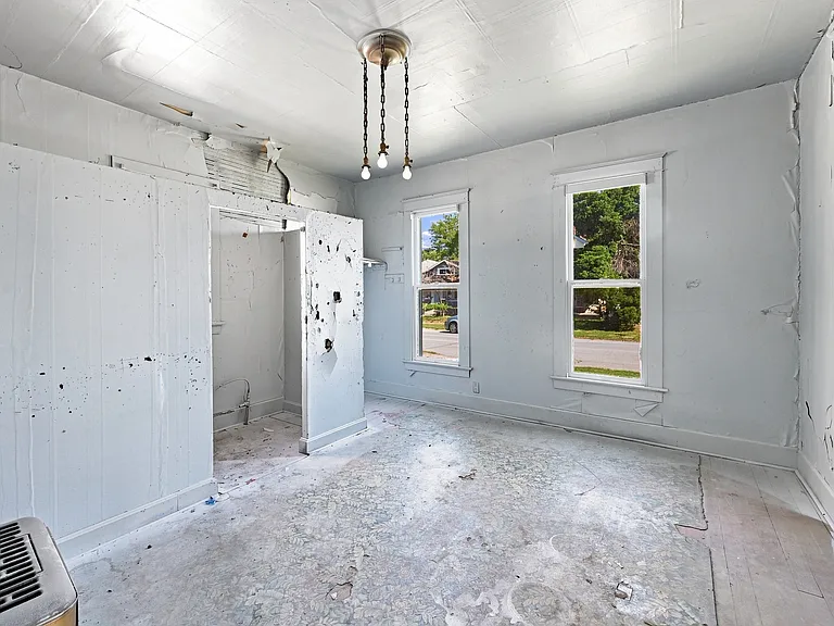 731 E Florida St — Photo 10