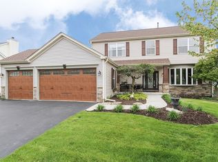 374 Timber Oaks Dr, North Aurora, IL 60542