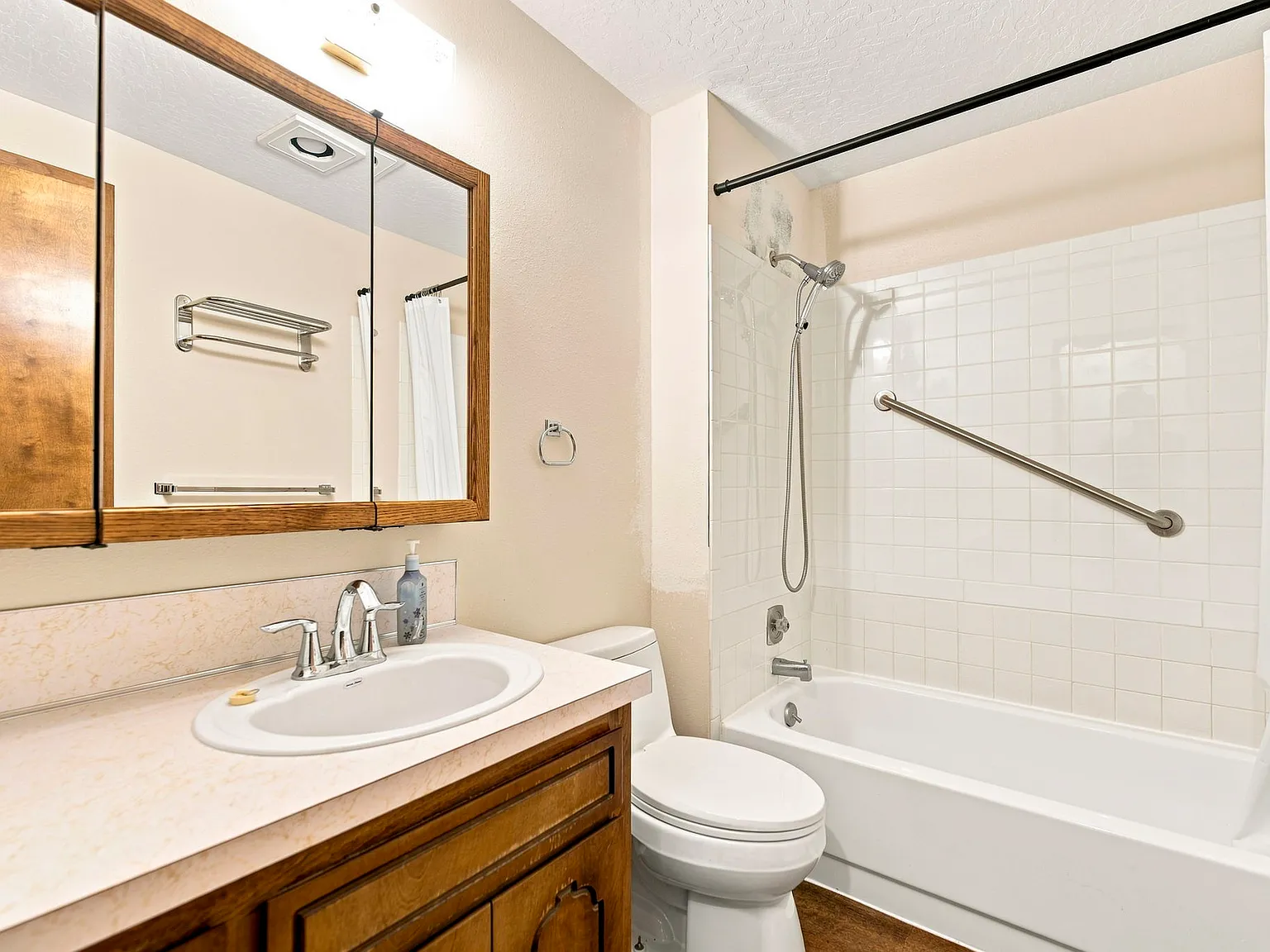 2 bed, 1232 sqft, $1,850 — Photo 2
