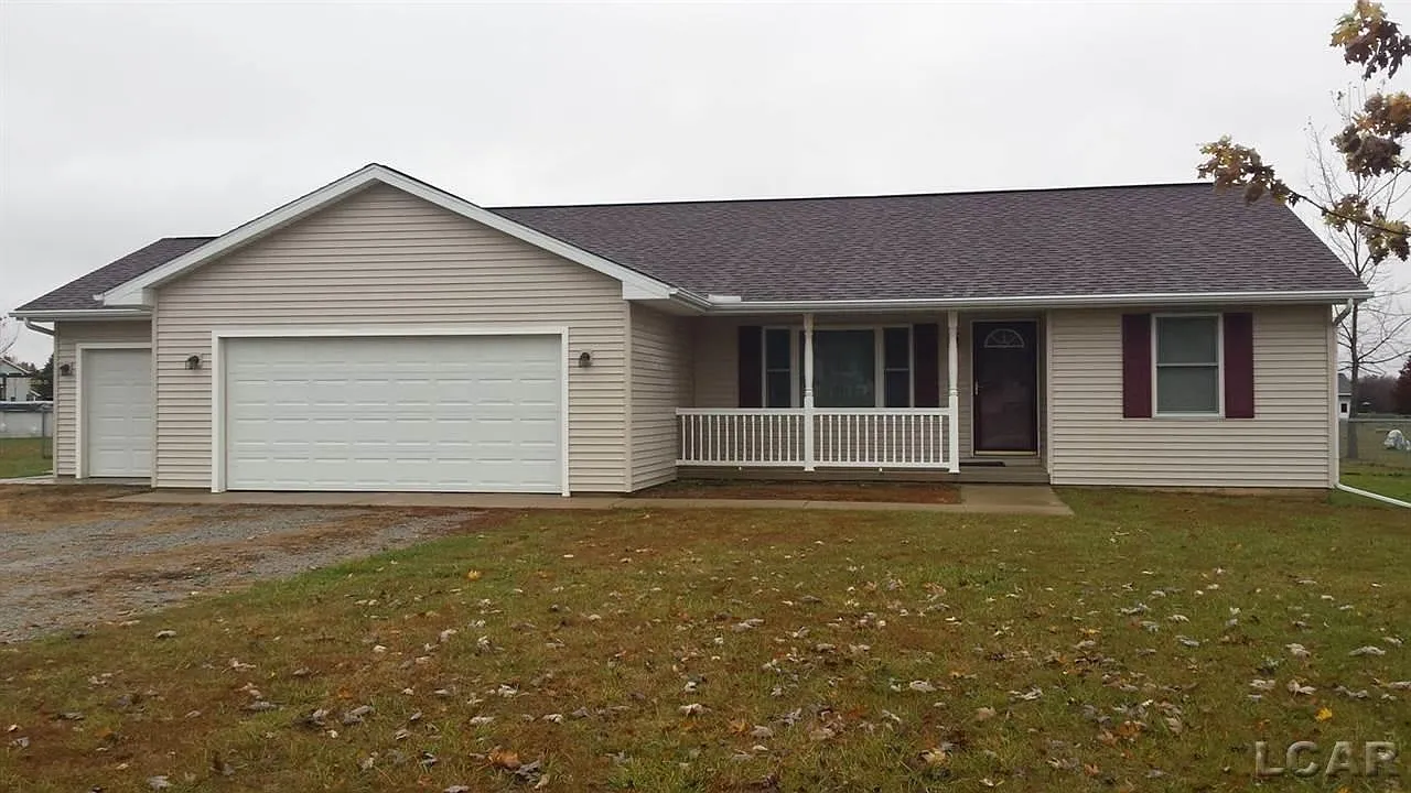 2002 Friar Tuck Cir photo 1