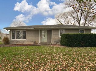 747 Kiwis Rd, Louisville, IL 62858