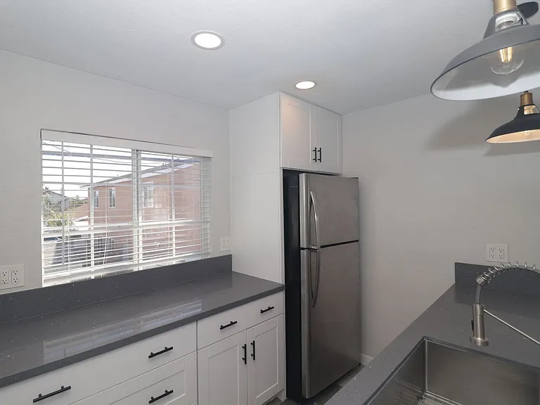 4239 Swift Ave — Photo 8