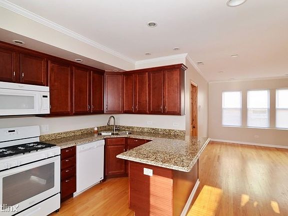 5th image of 3234 N Hamlin Ave
