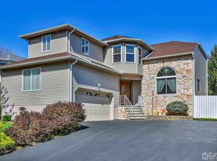 47 Pemberton Dr, Matawan, NJ 07747