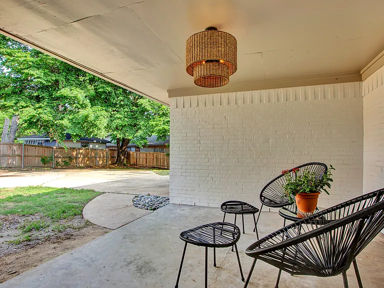 2910 W Crawford St — Photo 36