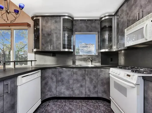 4817 Bedford Avenue image 7 of 17