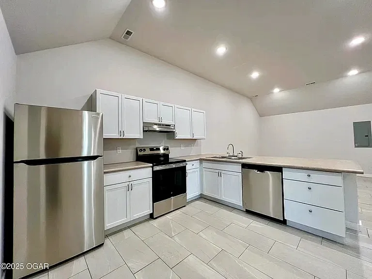204 Webb St #C — Photo 6