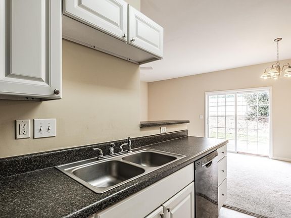 4th image of 106 Marbella Cir