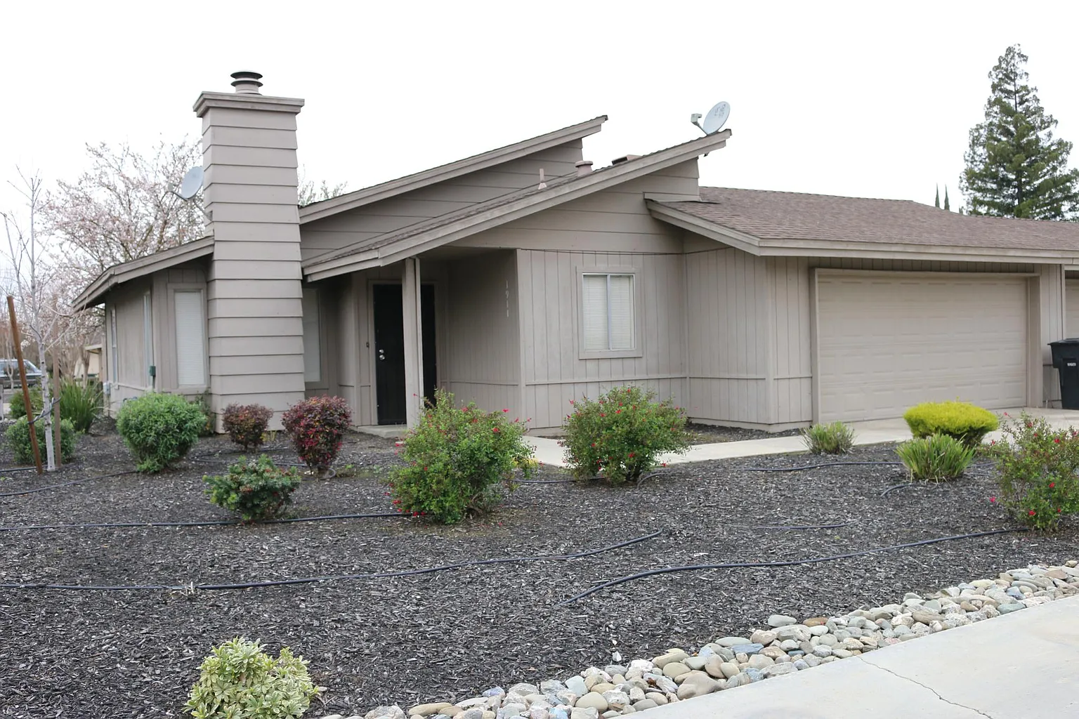1911 Woodland Ave photo 1