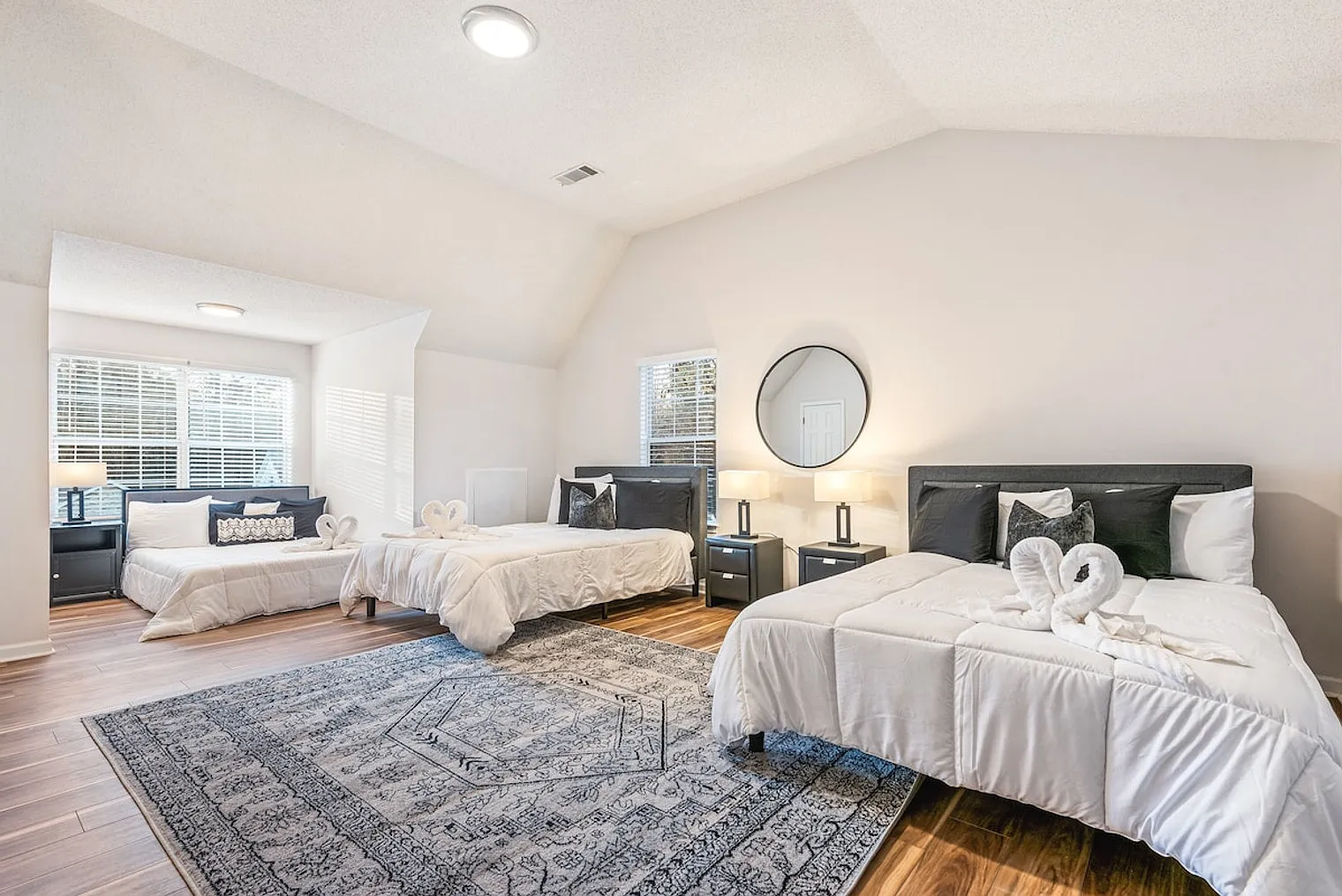 3 bed, 2.0 bath, 1991 sqft, $4,637 — Photo 4
