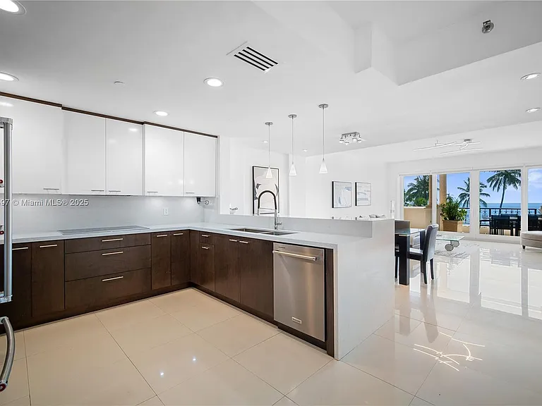 19234 Fisher Island Dr #19234 — Photo 4