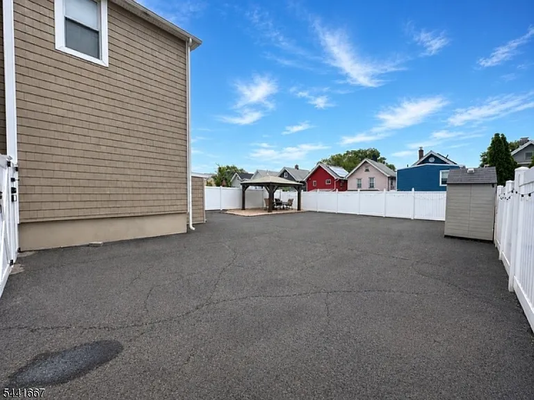 408 Forest St — Photo 5