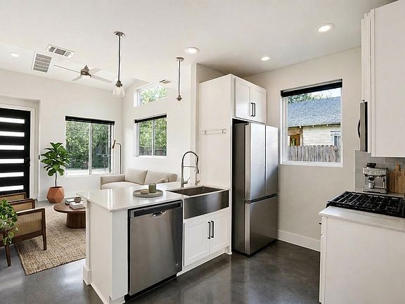 5th image of 1123 Omega Ave #1