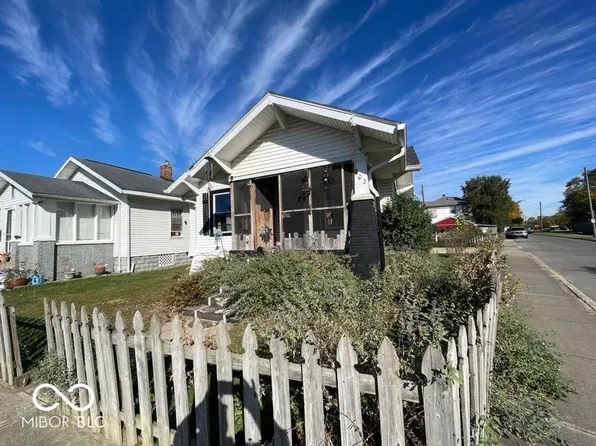 102 3rd St, Shelbyville, IN 46176