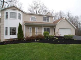 17 Little Glen Rd, Henrietta, NY 14467