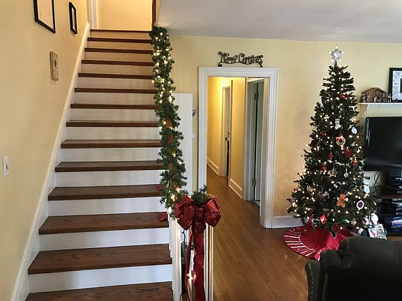 3rd image of 210 Cumberland Dr