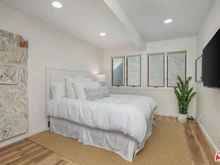 24456 Malibu Rd — Photo 20