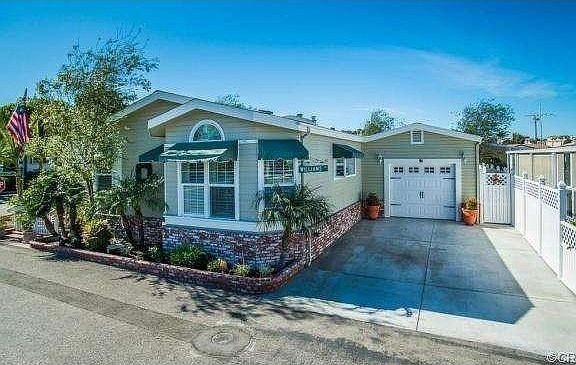 Garage & Vinyl Fencing