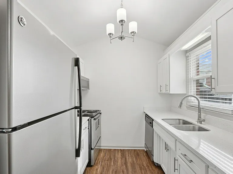 Charleston Hall — Photo 11