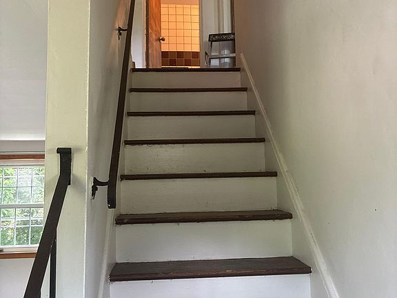 5th image of 305 Jacob Dr