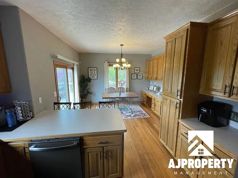 3105 S Dawley Cir #CIRCLE1 — Photo 12